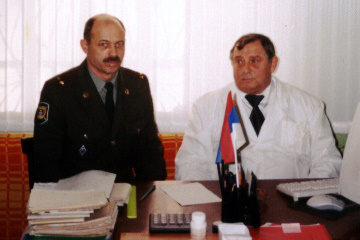 На фото. справа на лево: А.Наумов - нач. ОРУИИ УФСИН по Амурской обл. и М.Бекренев - зам. глав. врача Амурского обл.нарко. диспансера (декабрь 2004 г.)